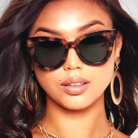 🕶 Oversize Tortoise Sunglasses 🕶 - Picture 8 of 9